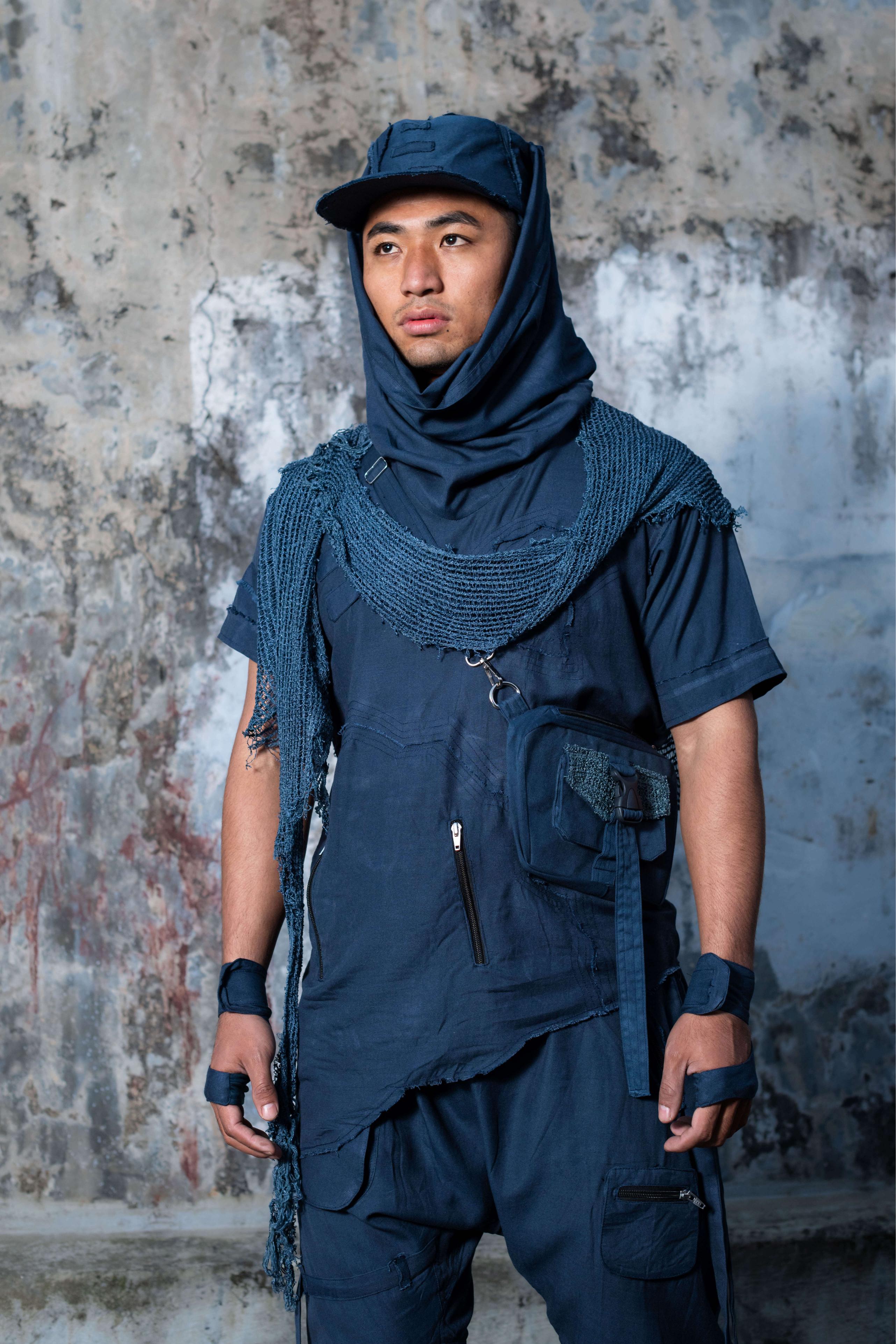 Hakani Hooded Pullover