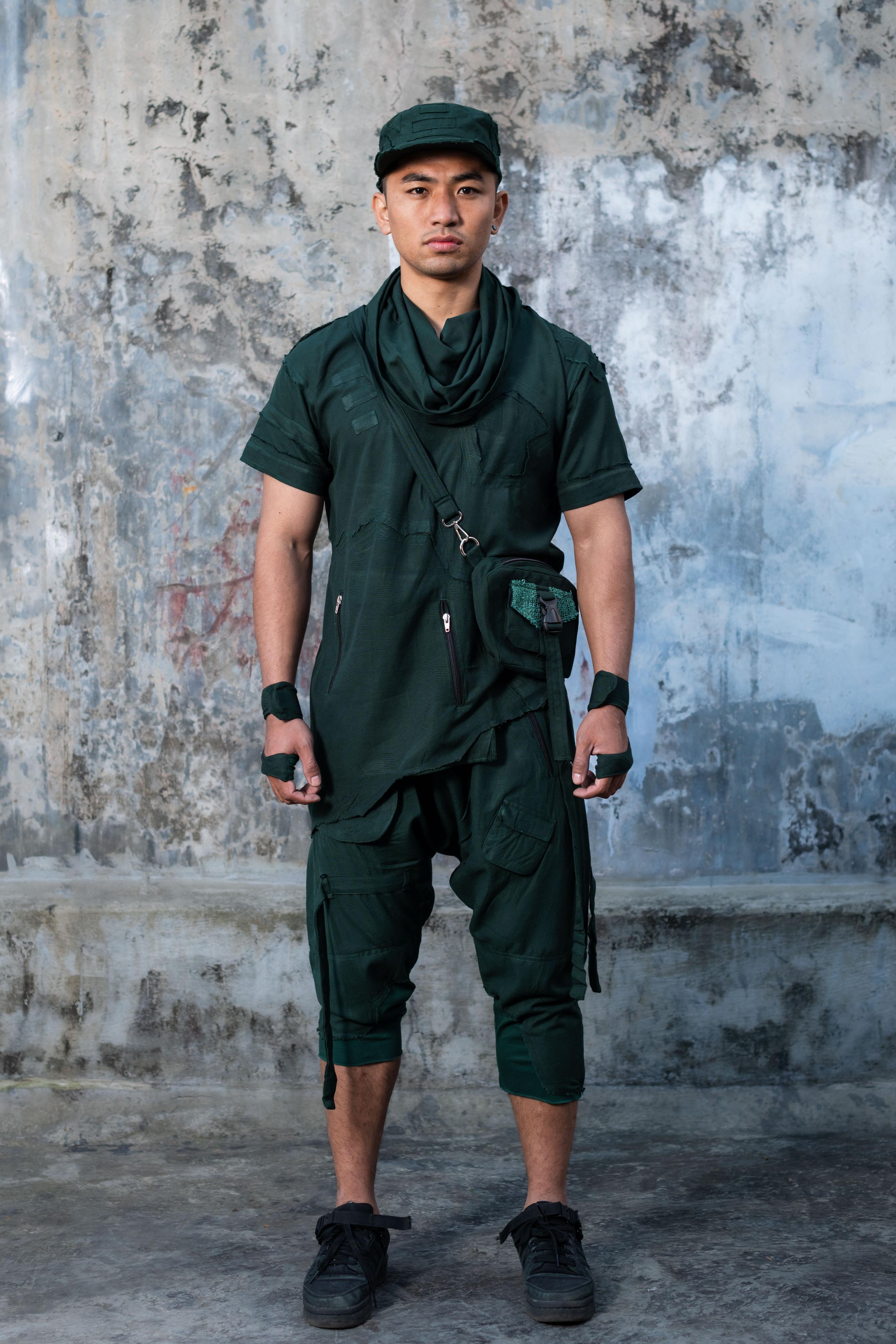 Hakani Hooded Pullover