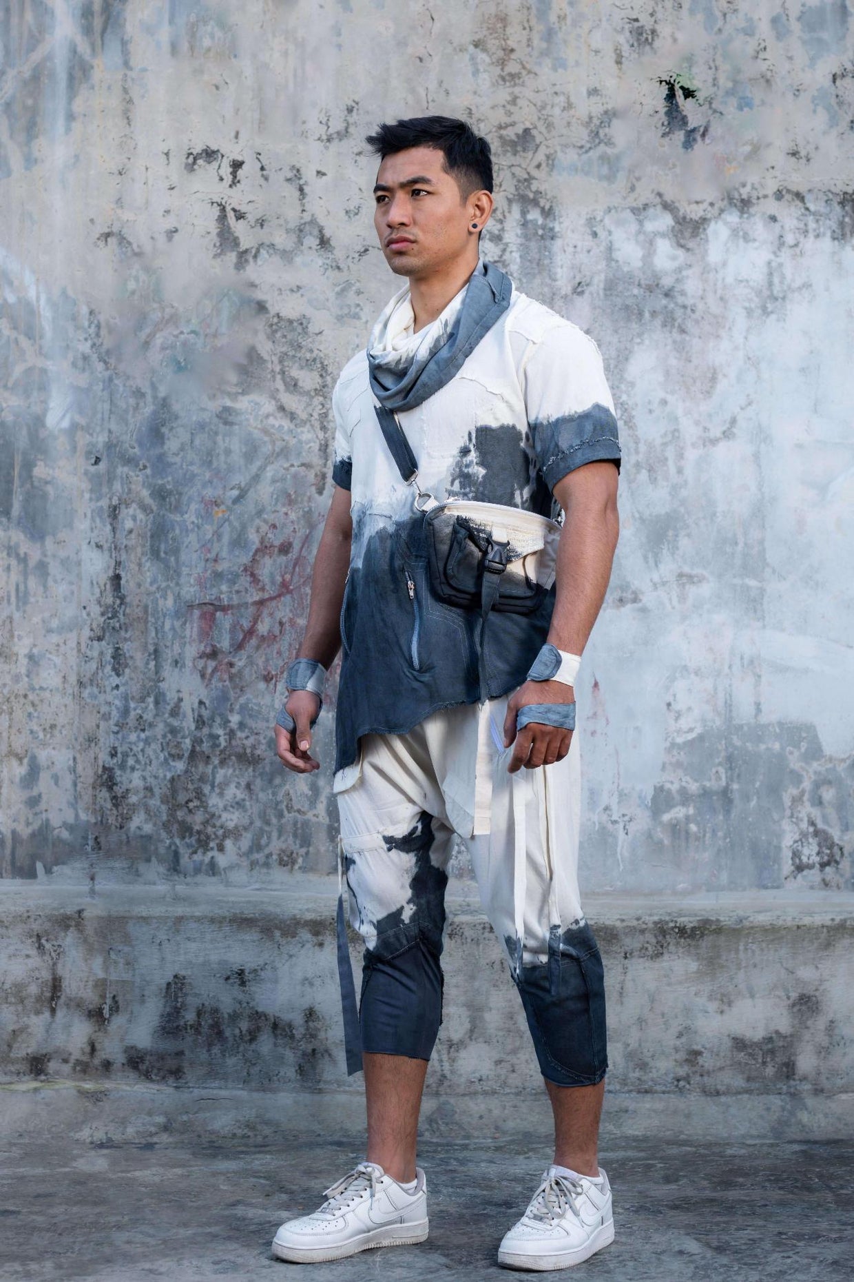 Hakani Hooded Pullover