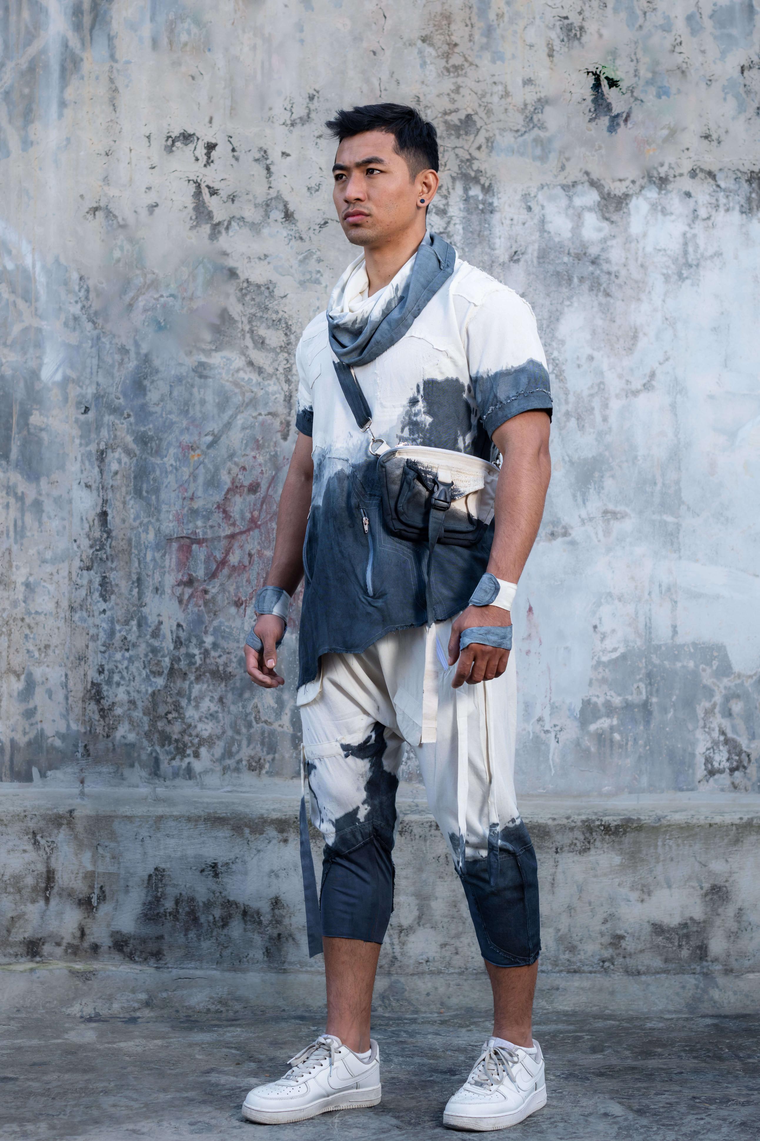 Hakani Hooded Pullover